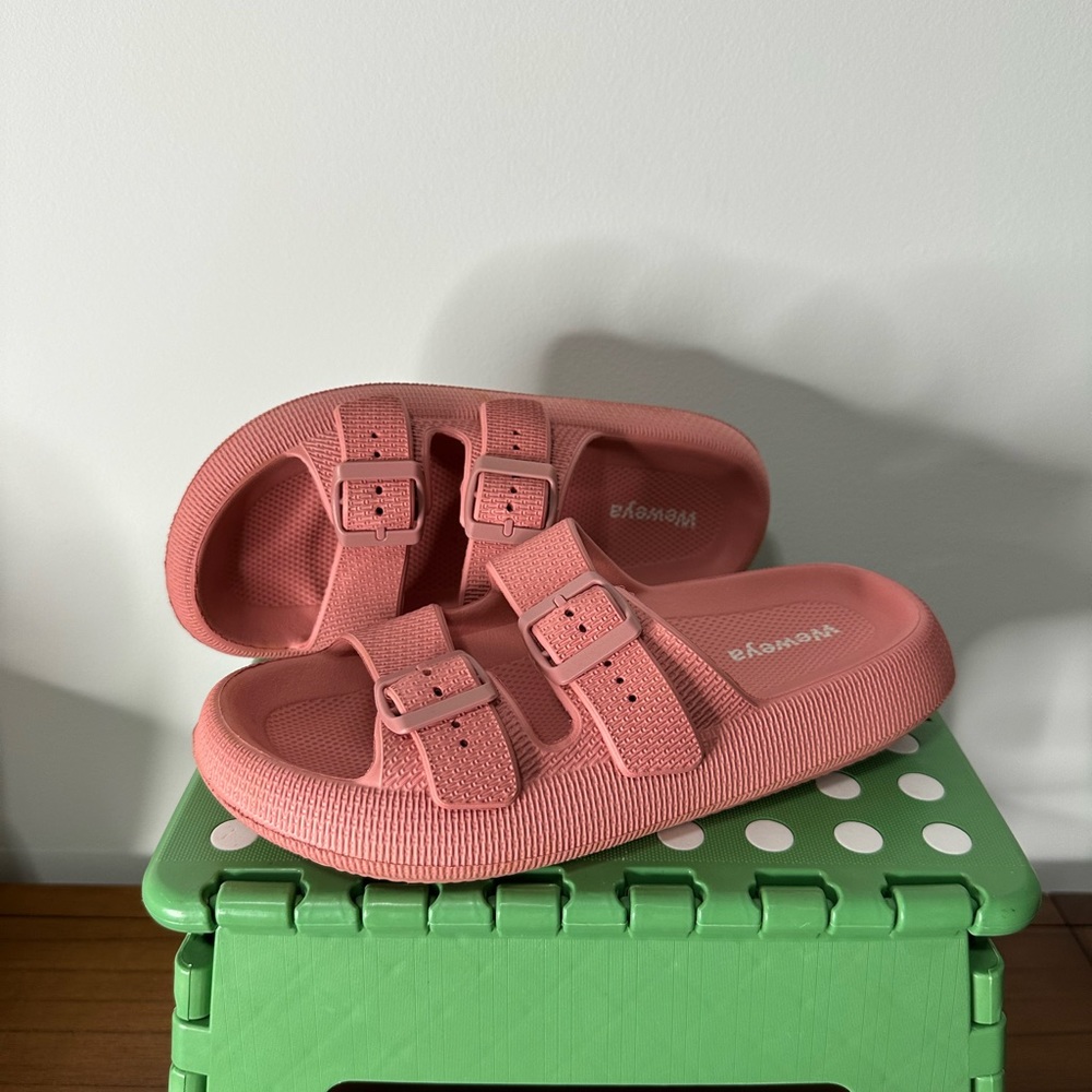 Amazon Pink Pillow Cloud Slippers